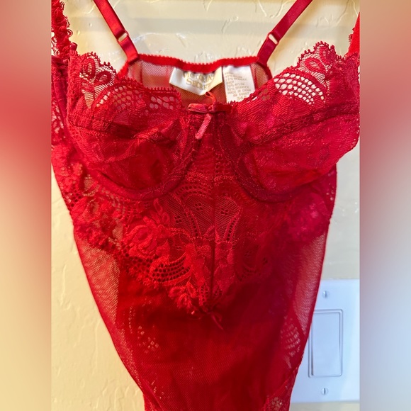 Victoria’s Secret Red Lace Teddy - Picture 2 of 7